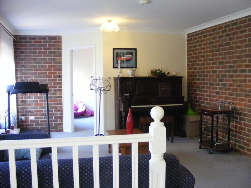 8-10 Coorung Close, Cordeaux Heights NSW 2526