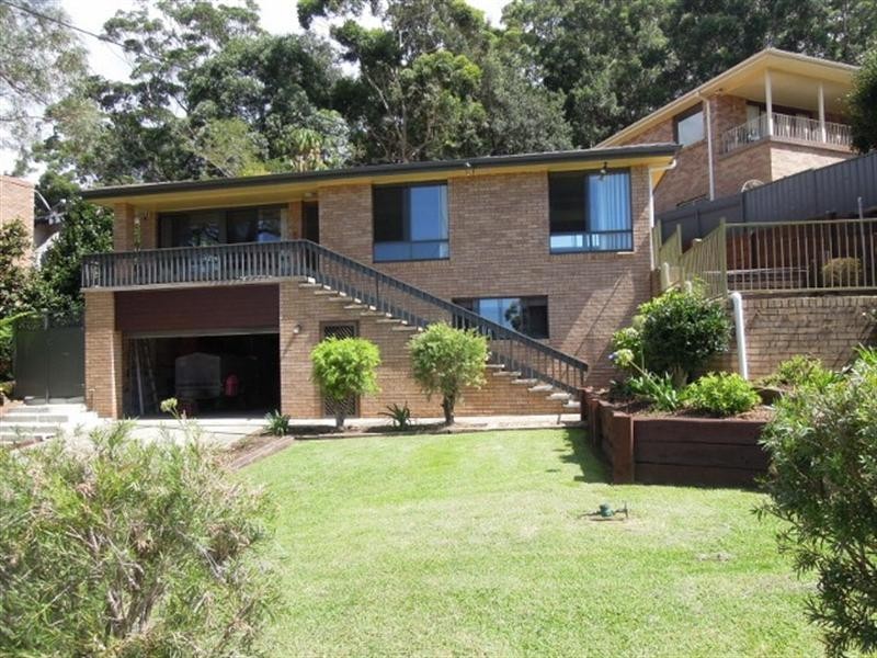 8 Cornock Avenue, Thirroul NSW 2515