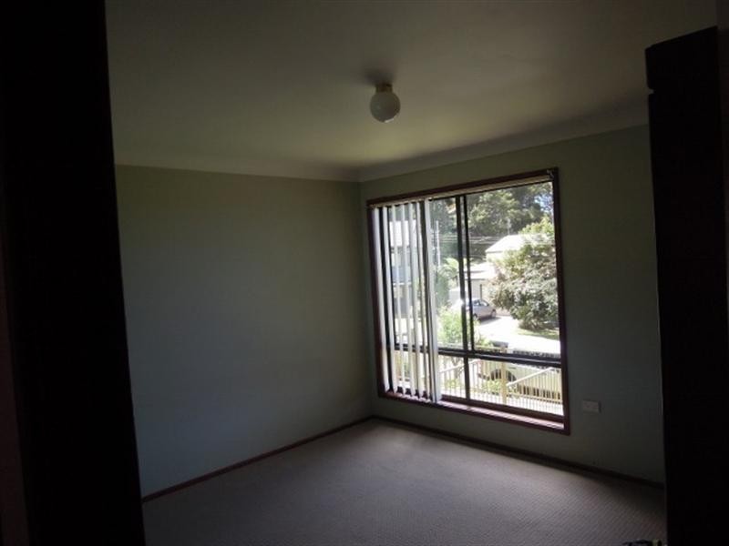 8 Cornock Avenue, Thirroul NSW 2515