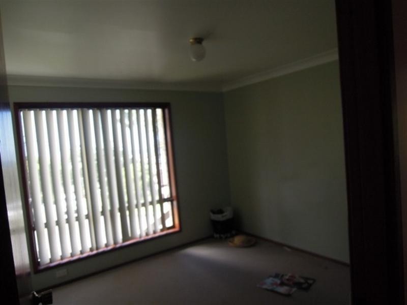 8 Cornock Avenue, Thirroul NSW 2515