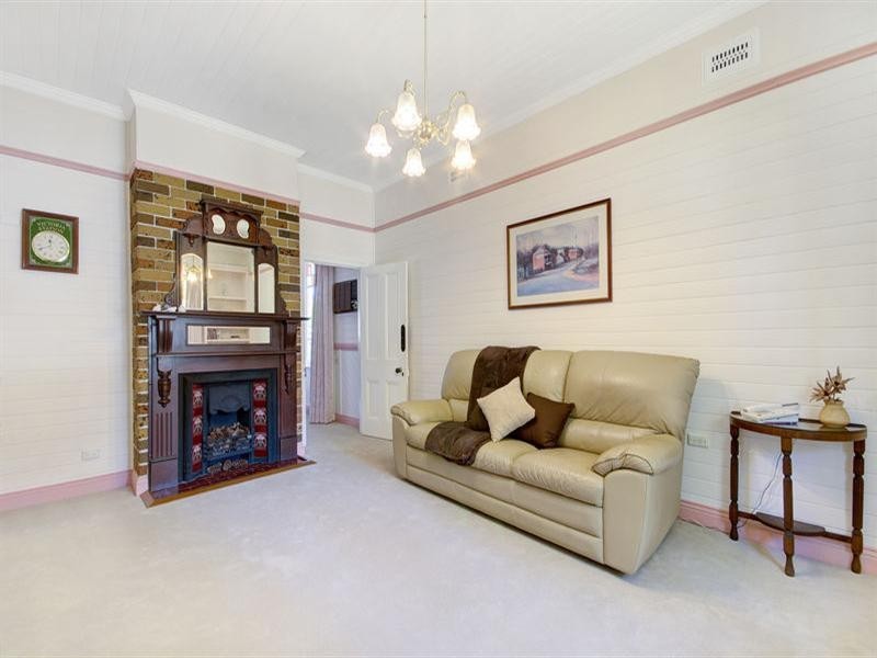 12 Lachlan Street, Thirroul NSW 2515