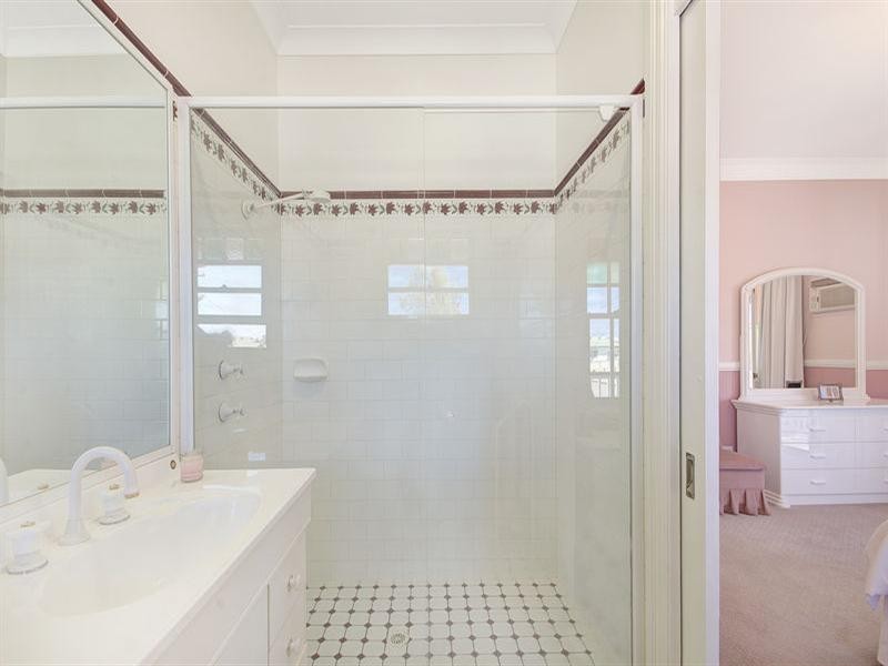12 Lachlan Street, Thirroul NSW 2515
