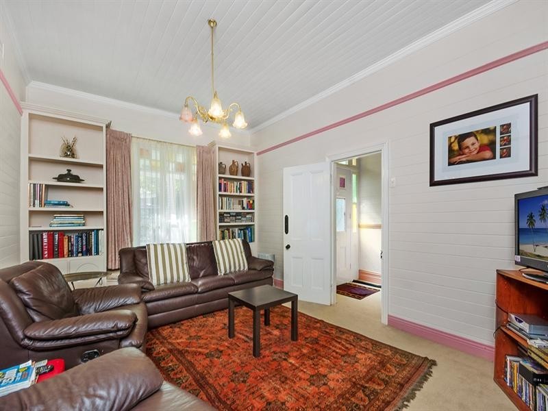 12 Lachlan Street, Thirroul NSW 2515