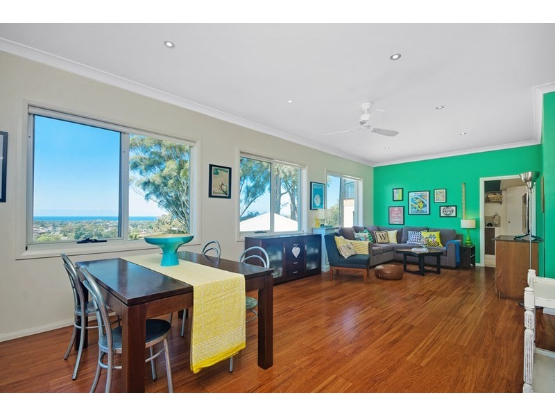 16 Cresting Avenue, Corrimal NSW 2518