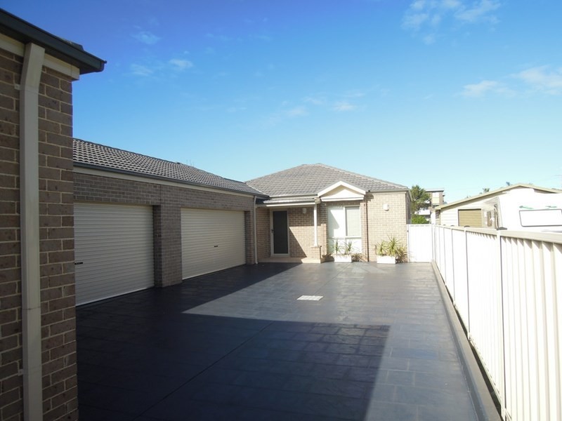 2/51 Redman Avenue, Thirroul NSW 2515