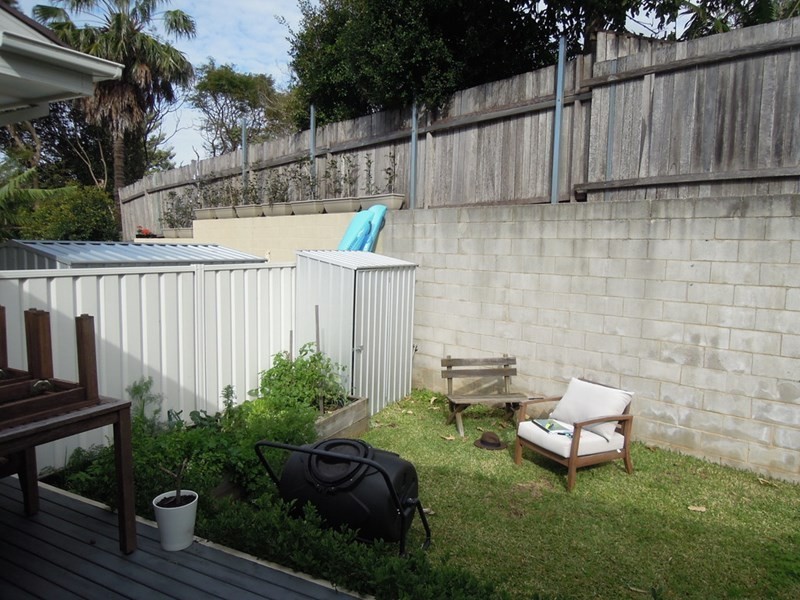 2/25 Redman Avenue, Thirroul NSW 2515