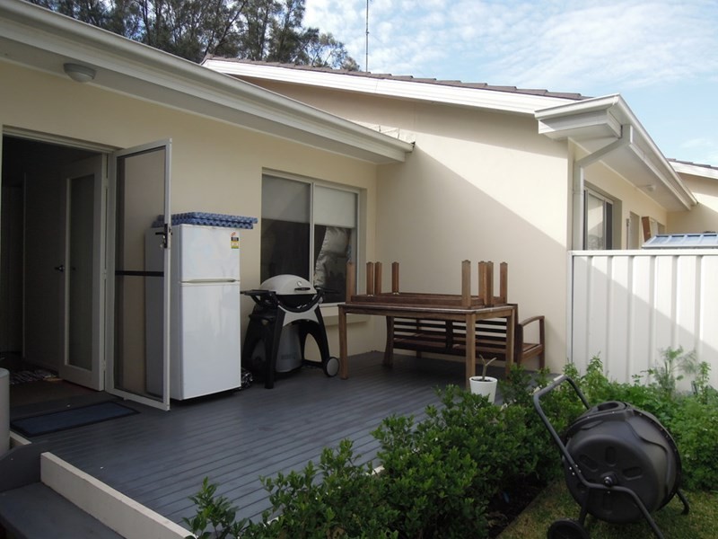 2/25 Redman Avenue, Thirroul NSW 2515