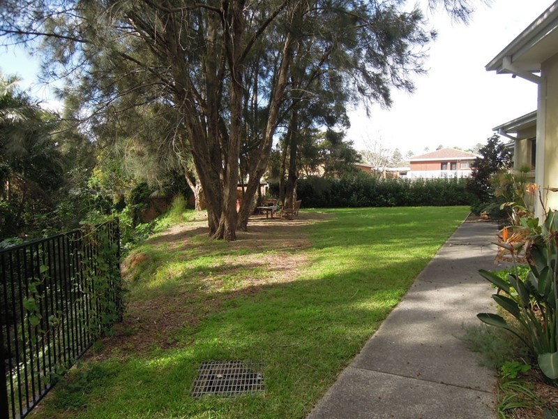 2/25 Redman Avenue, Thirroul NSW 2515