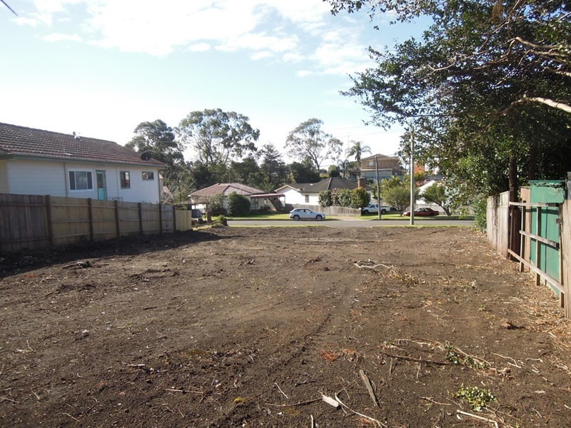 2 Cresting Avenue, Corrimal NSW 2518