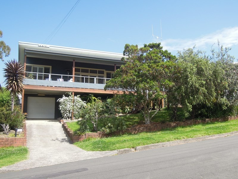 62 STEPHEN Drive, Woonona NSW 2517