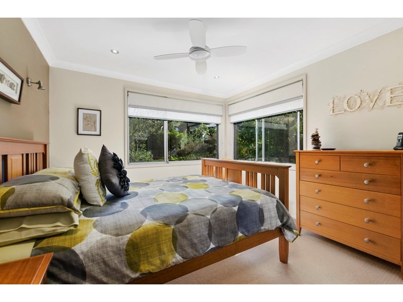 19 Kanangra Drive, Thirroul NSW 2515