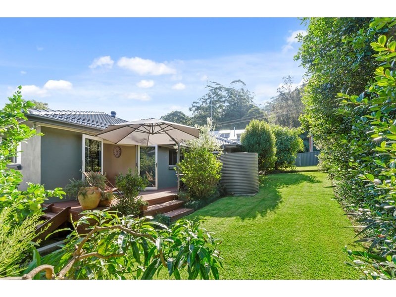 19 Kanangra Drive, Thirroul NSW 2515