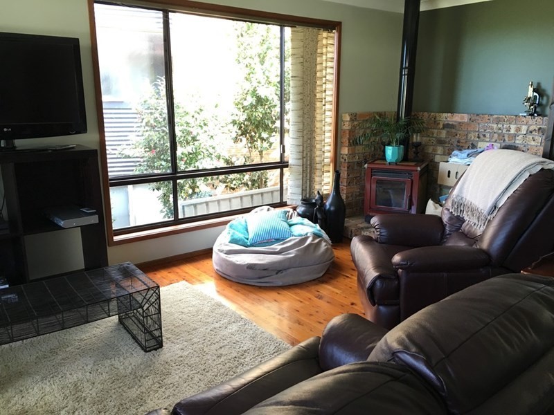 8 Cornock Avenue, Thirroul NSW 2515