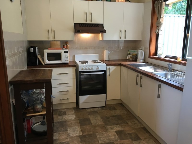 8 Cornock Avenue, Thirroul NSW 2515