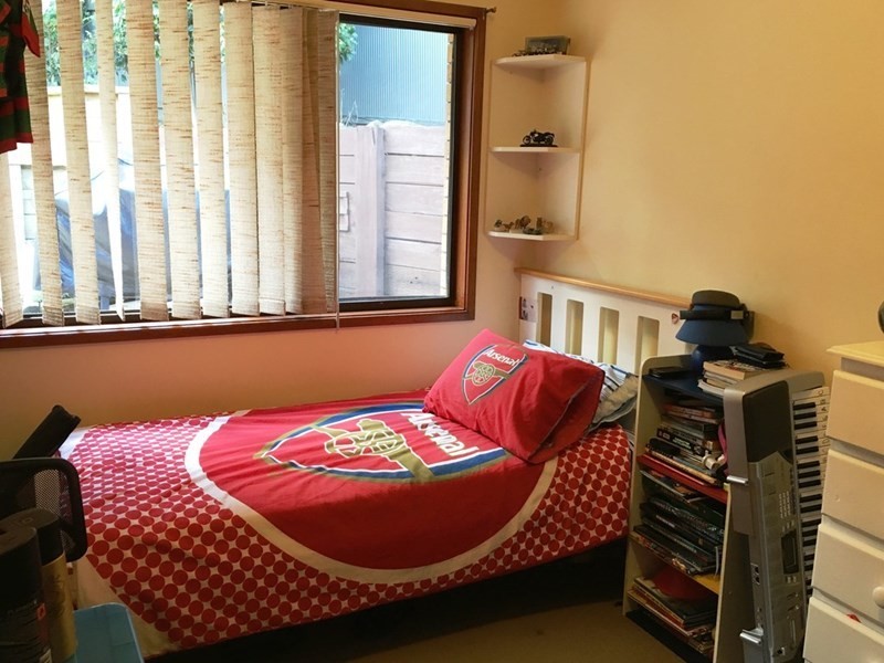 8 Cornock Avenue, Thirroul NSW 2515