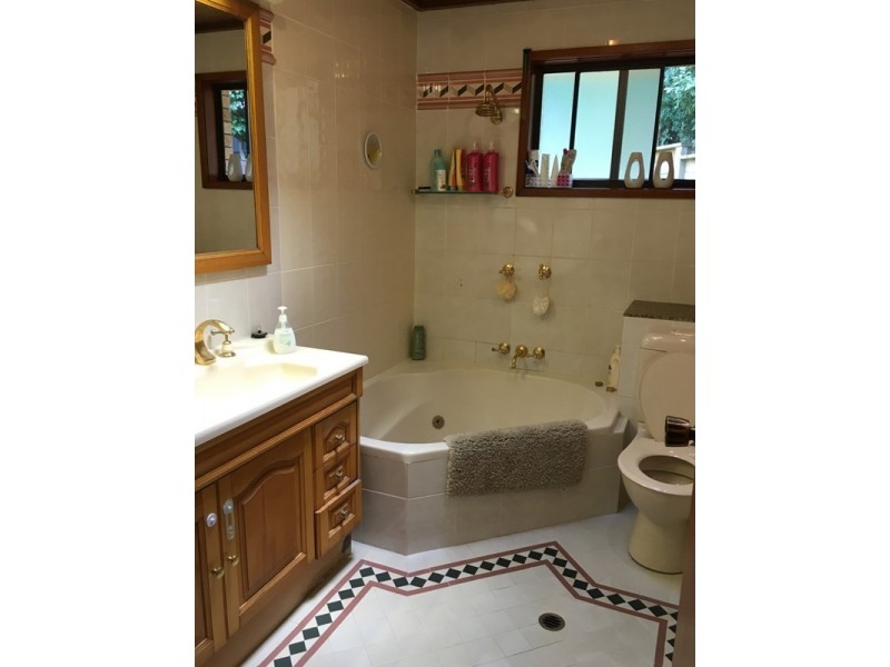 8 Cornock Avenue, Thirroul NSW 2515