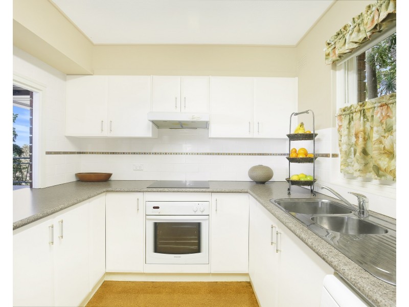 30 Cresting Avenue, Corrimal NSW 2518