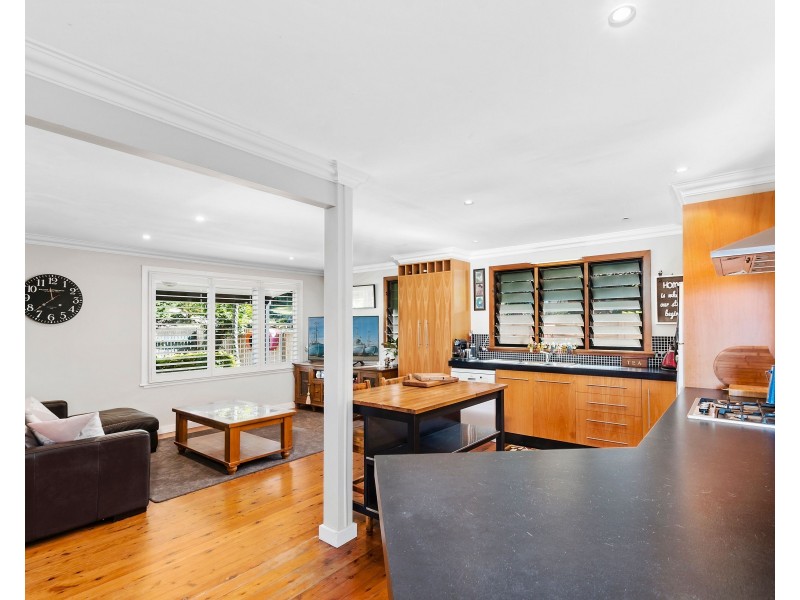 13 Cornock Avenue, Thirroul NSW 2515