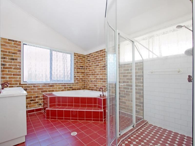 17 Seabreeze Place, Thirroul NSW 2515