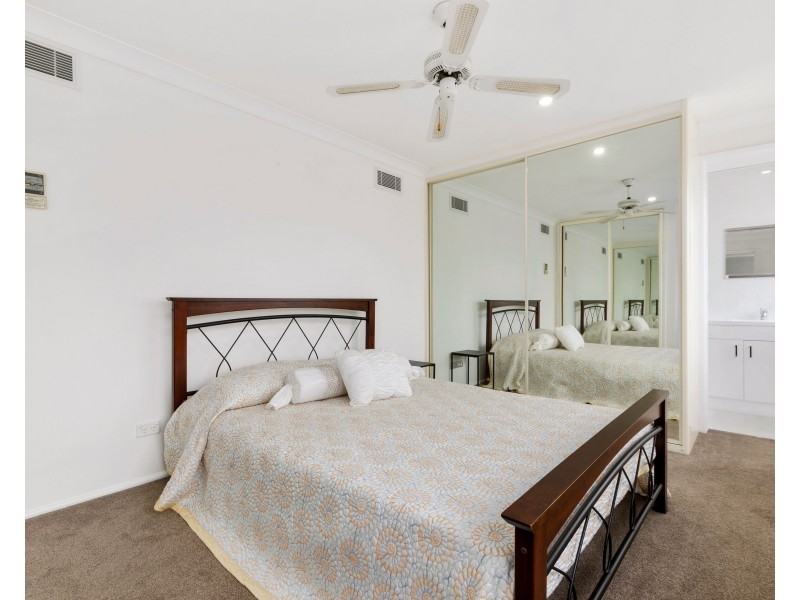 4 Treetop Glen, Thirroul NSW 2515