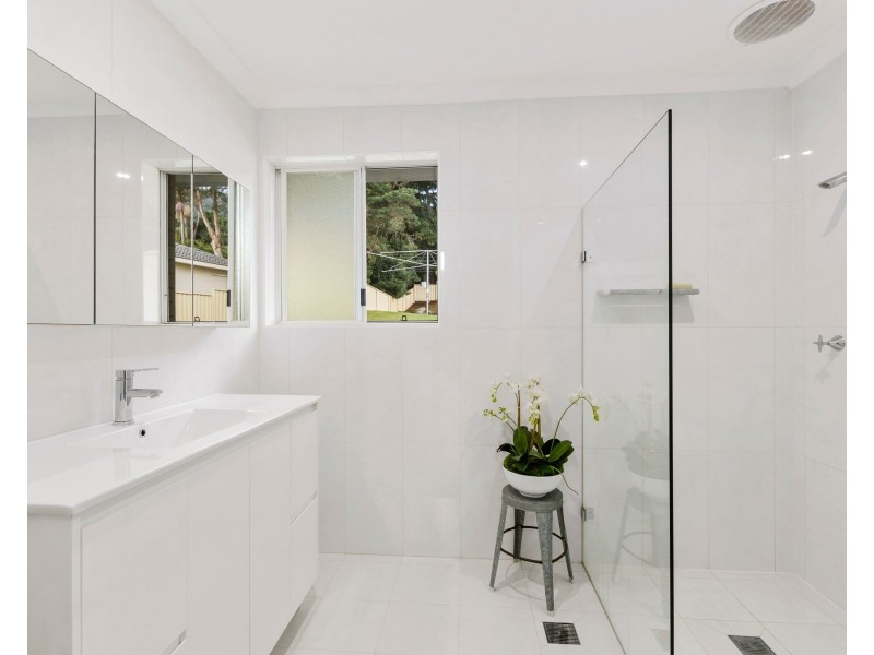 4 Treetop Glen, Thirroul NSW 2515