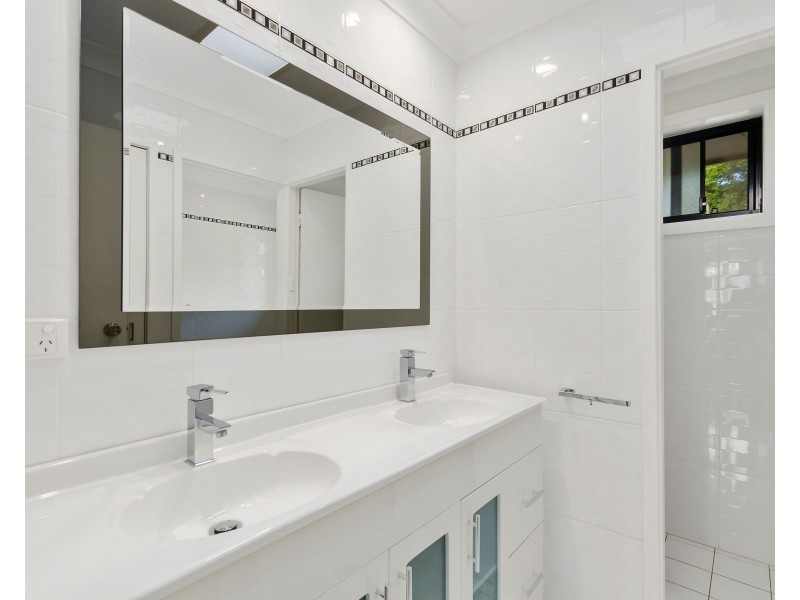 28 Kanangra Drive, Thirroul NSW 2515