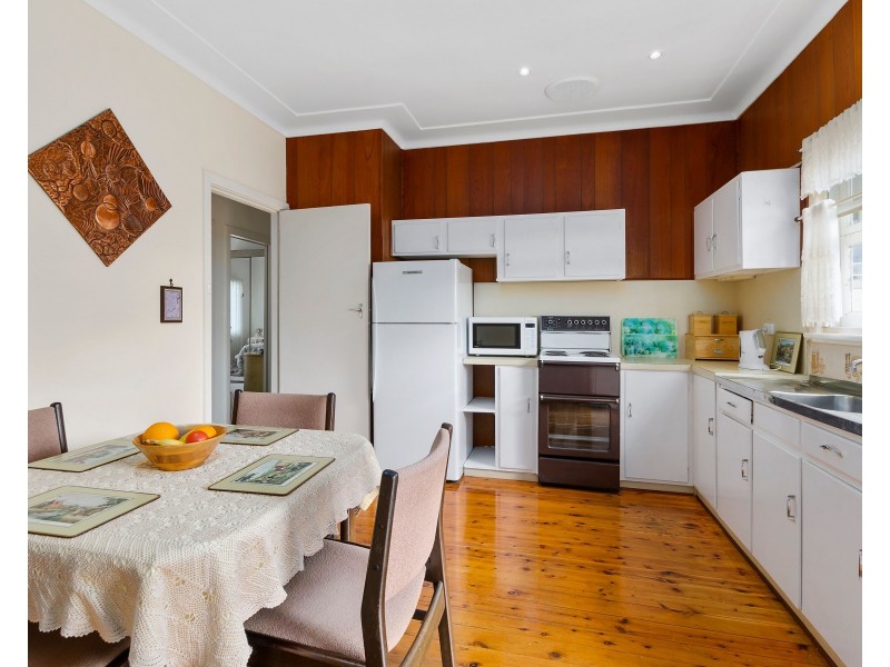 72 Gahans Avenue, Woonona NSW 2517