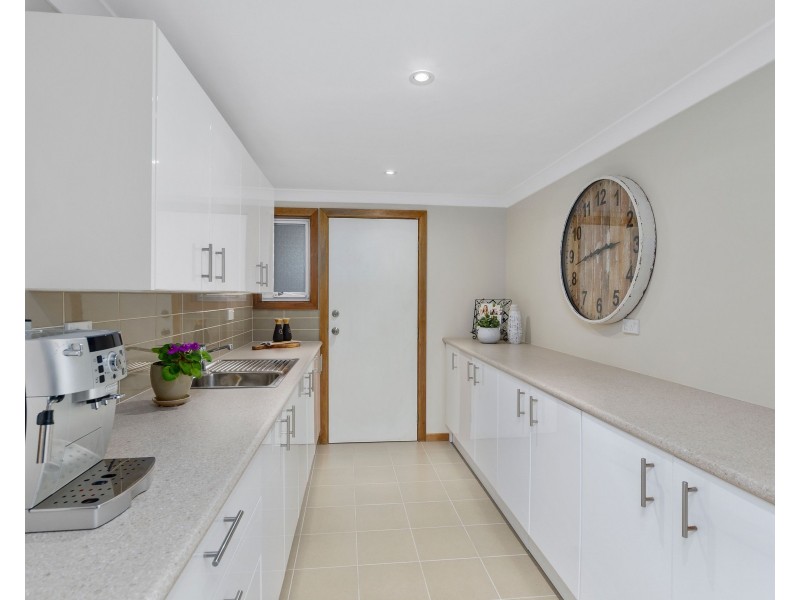 27 Arunta Drive, Thirroul NSW 2515