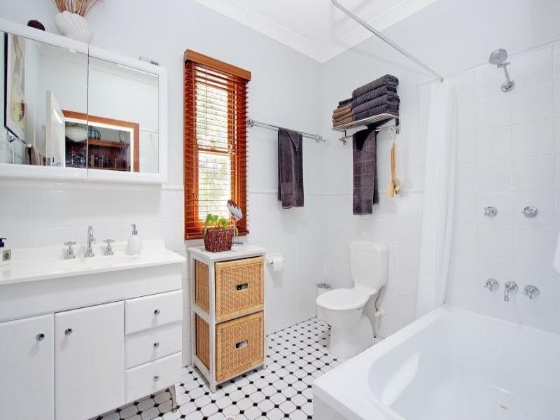 42 Pass Avenue, Thirroul NSW 2515