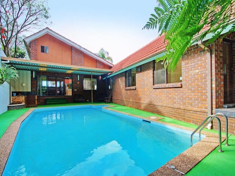 4 Cornock Avenue, Thirroul NSW 2515
