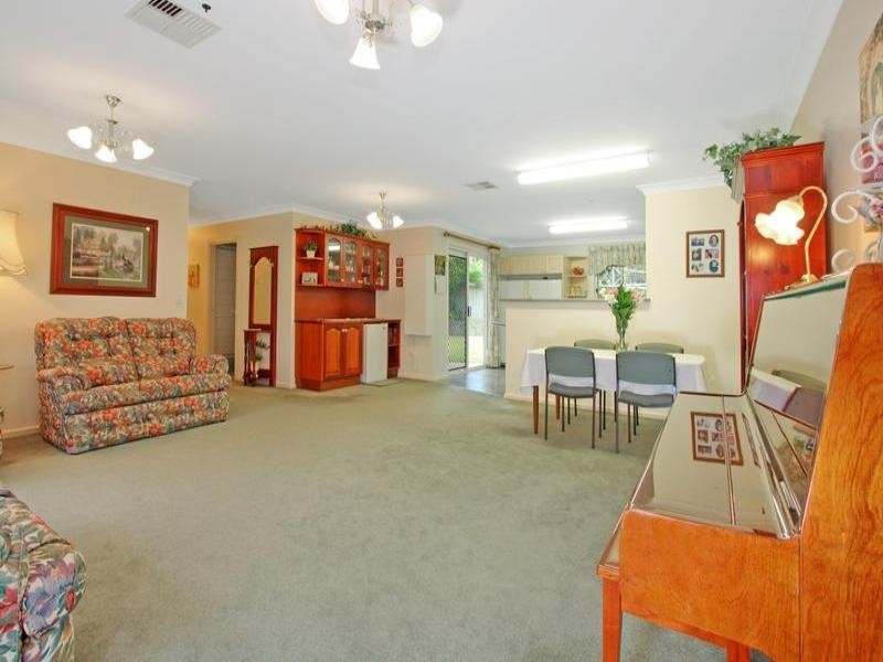 15 Kanangra Drive, Thirroul NSW 2515