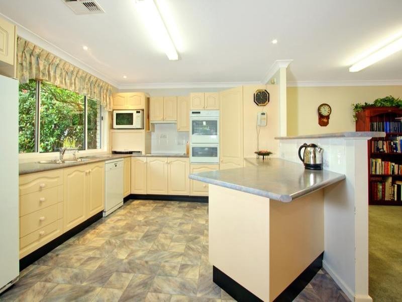 15 Kanangra Drive, Thirroul NSW 2515