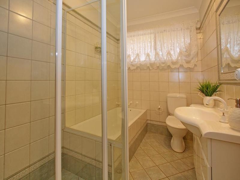 15 Kanangra Drive, Thirroul NSW 2515