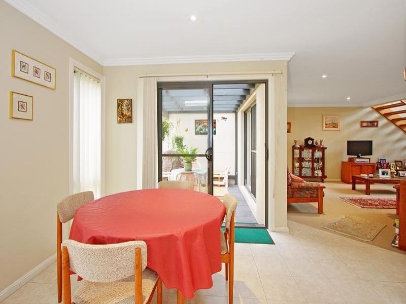 2/6 Barker Street, Balgownie NSW 2519