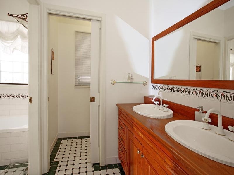 12 Lakeview Parade, Primbee NSW 2502