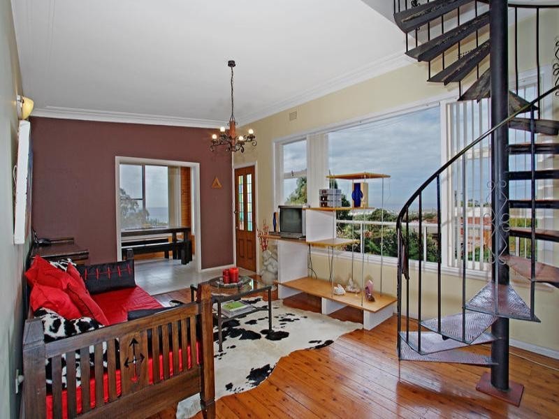 14 Palmyra Avenue, Thirroul NSW 2515