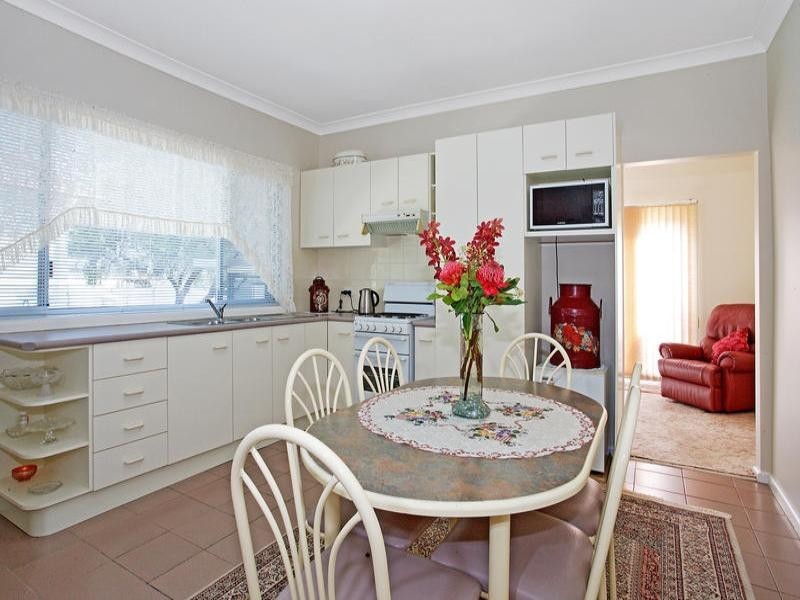 6 Henry Street, Tarrawanna NSW 2518