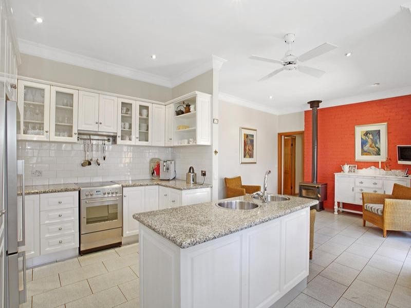 5 Highlands Parade, Bulli NSW 2516