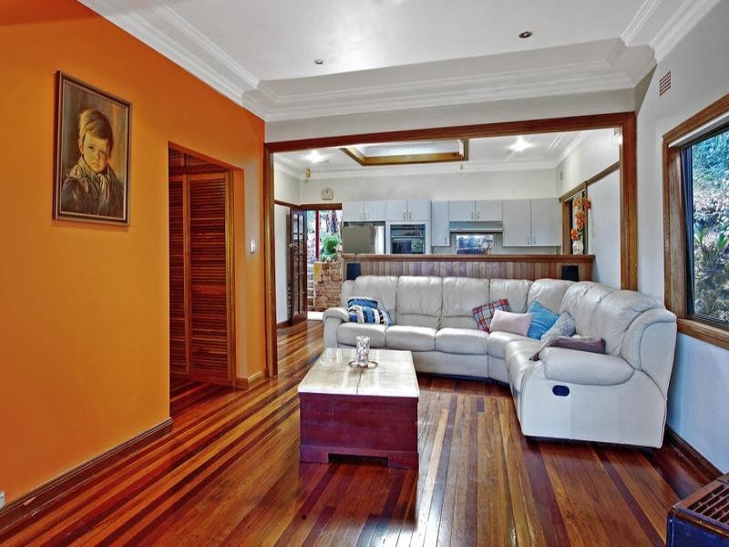 32 Pass Avenue, Thirroul NSW 2515