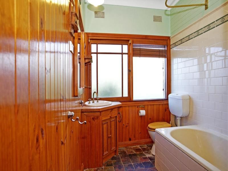 32 Pass Avenue, Thirroul NSW 2515