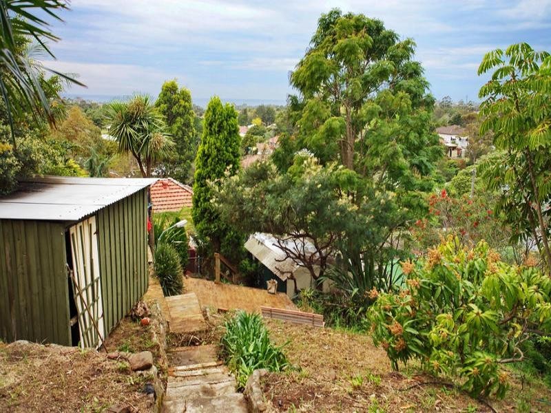 32 Pass Avenue, Thirroul NSW 2515