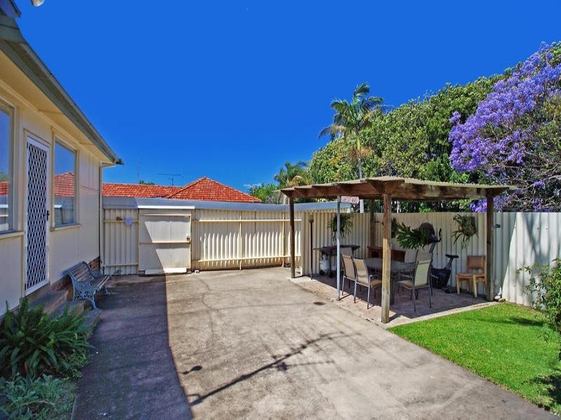 7 Guest Avenue, Fairy Meadow NSW 2519