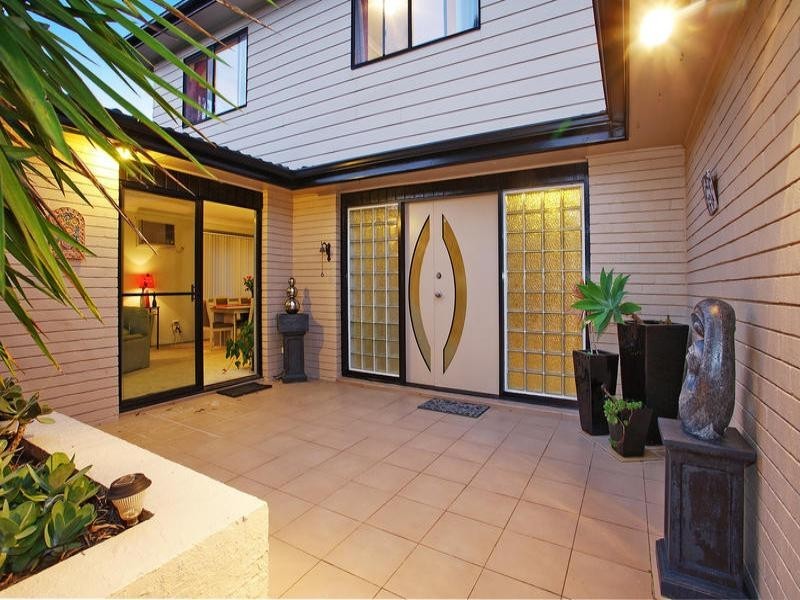 8 Kanangra Drive, Thirroul NSW 2515