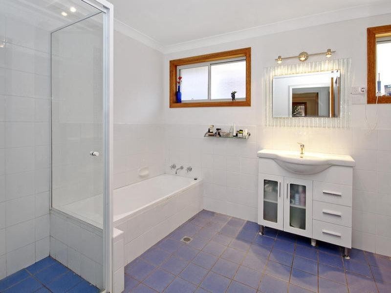 11 Corbett Avenue, Thirroul NSW 2515