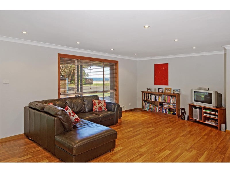 11 Corbett Avenue, Thirroul NSW 2515