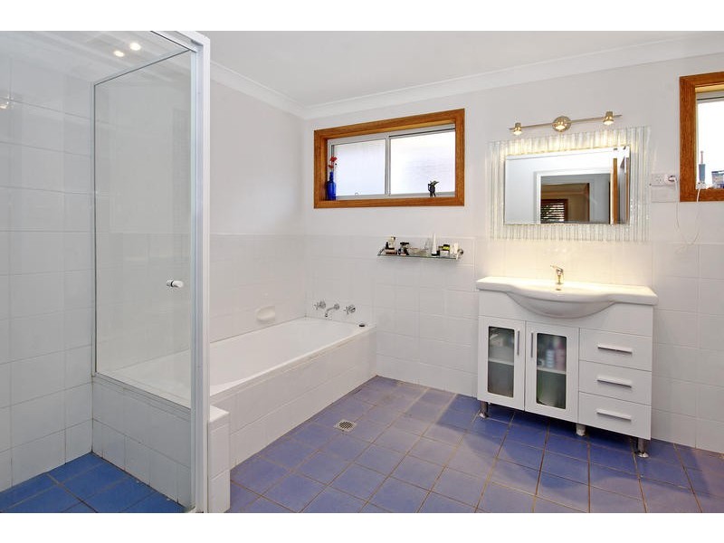 11 Corbett Avenue, Thirroul NSW 2515