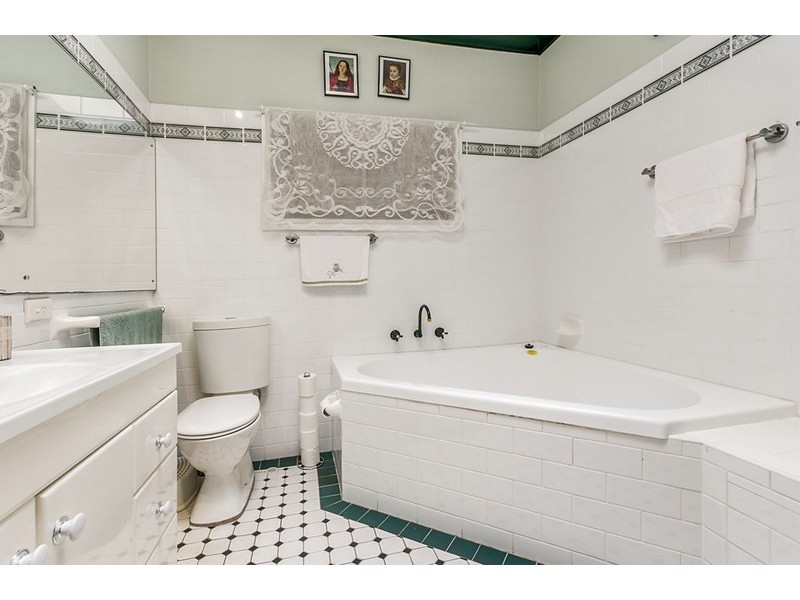 32 Kanangra Drive, Thirroul NSW 2515