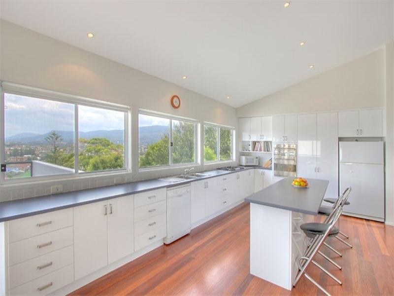 2f Mountain Road, Austinmer NSW 2515