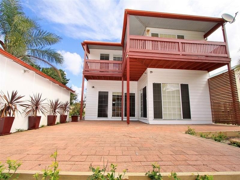 9 Ocean Street, Thirroul NSW 2515