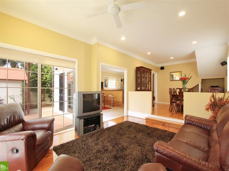 9 Ocean Street, Thirroul NSW 2515